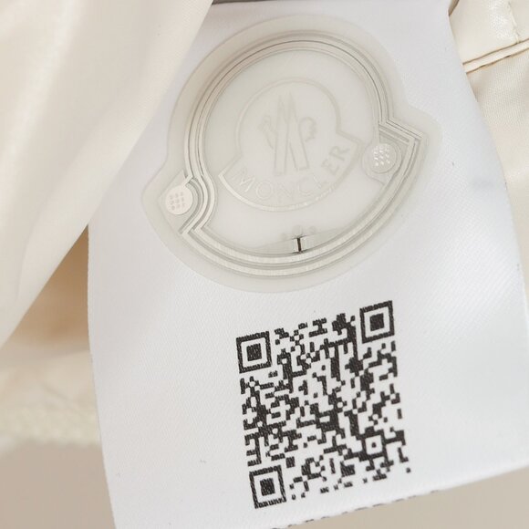 Moncler Genius Akishima White Quilted Down Jacket - Picture 15 of 16